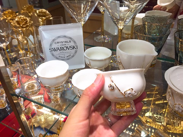 Bộ trà cao cấp pha lê Swarovski – sứ đúc vàng (khum)